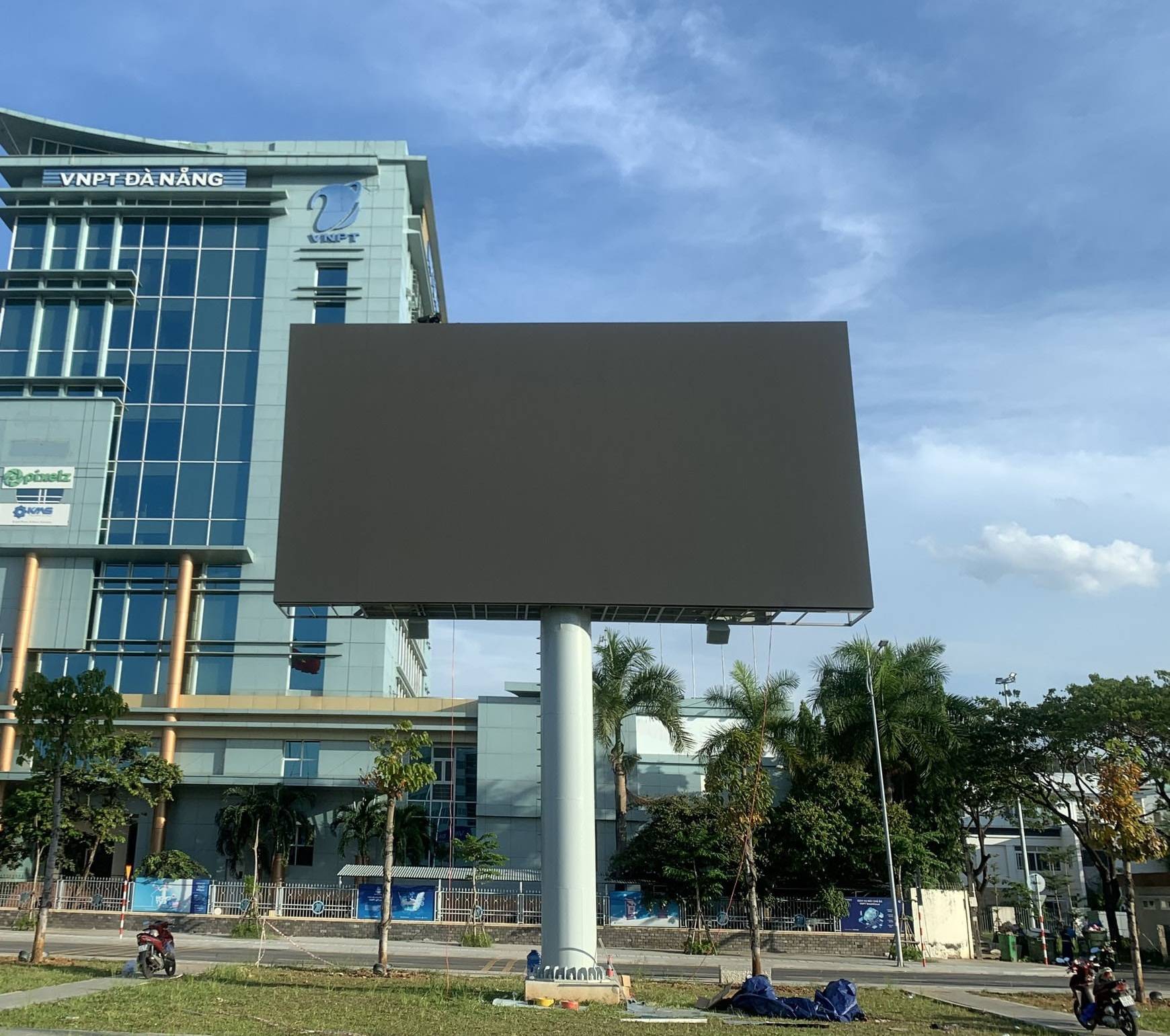 man-hinh-led-p5-ngoai-troi