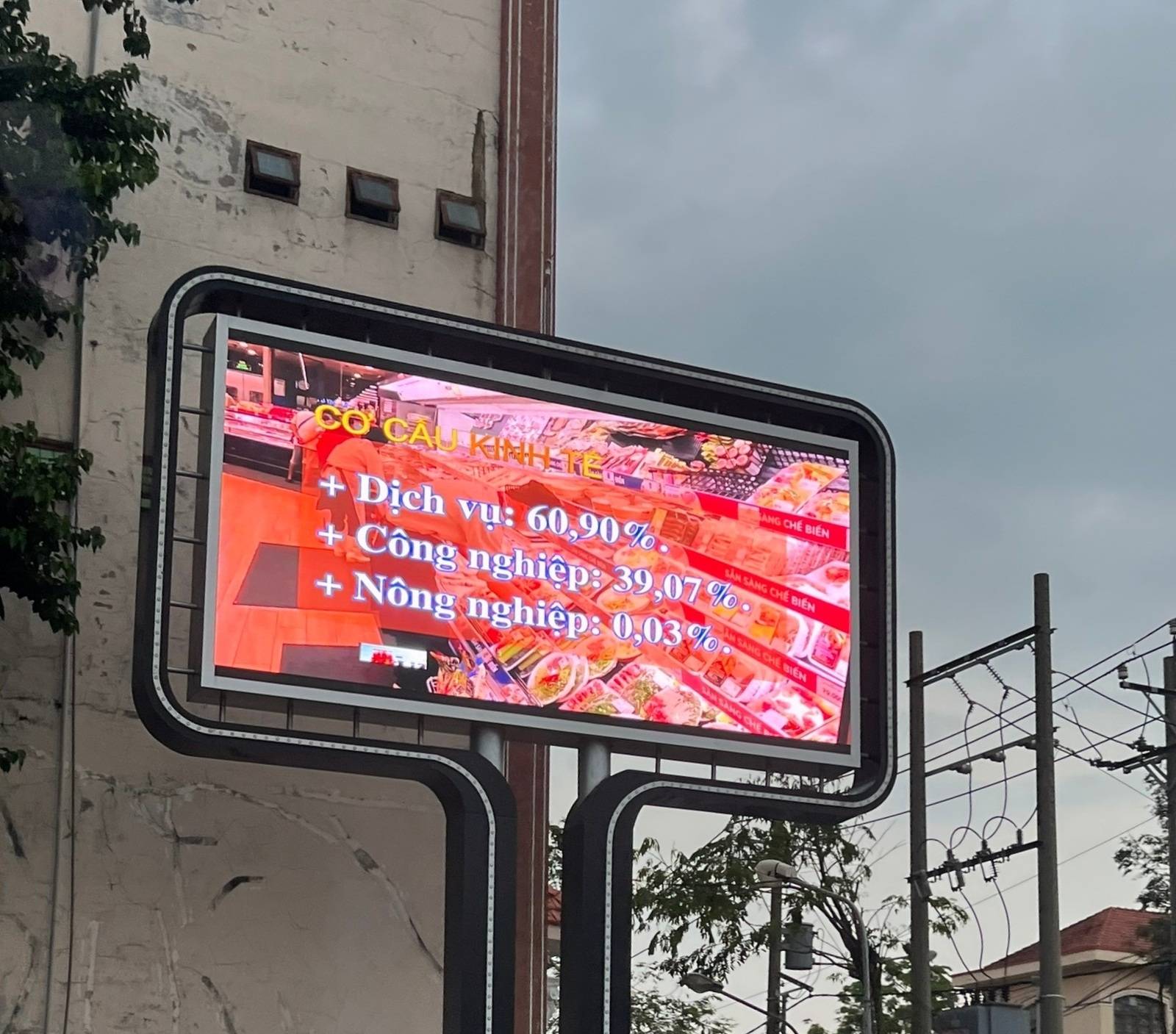 man-hinh-led-p5-ngoai-troi