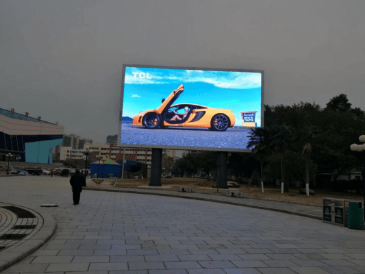 man-hinh-led-p5-ngoai-troi