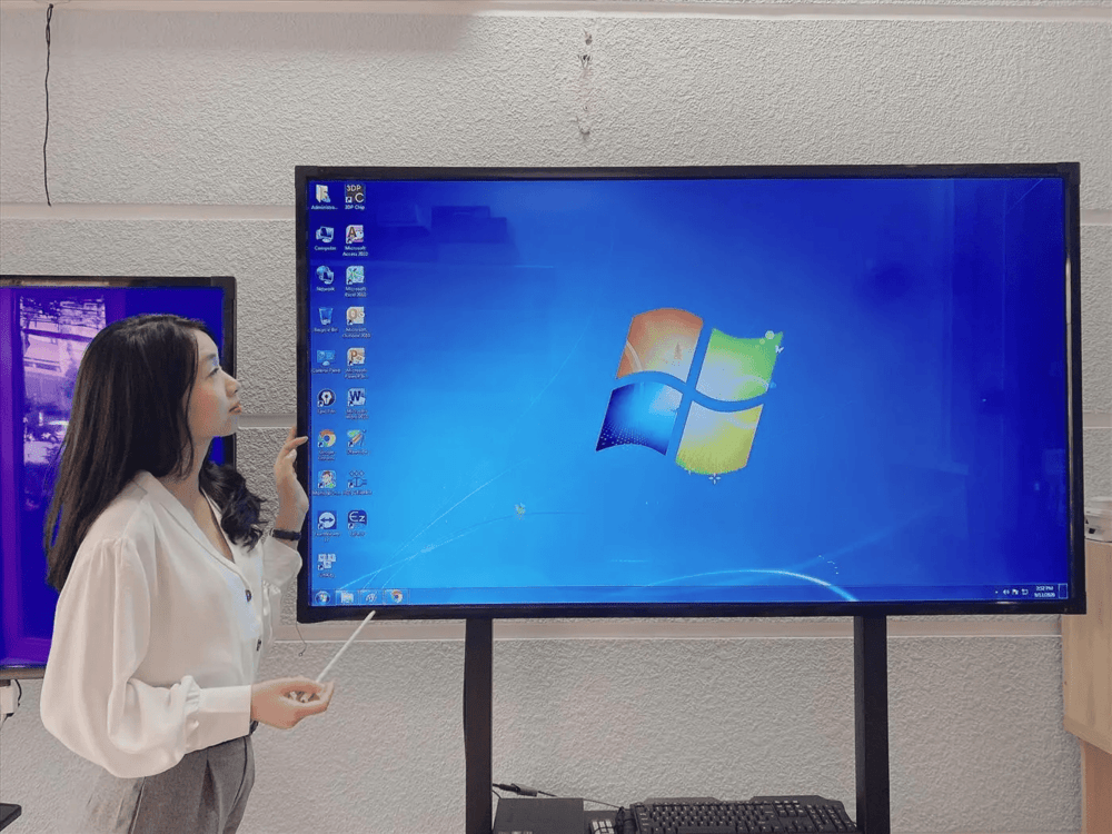 man-hinh-tuong-tac-gia-re