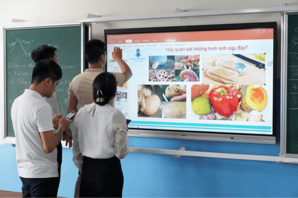 man-hinh-tuong-tac-gia-re