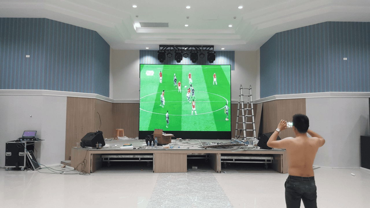 gia-man-hinh-led-p3-trong-nha