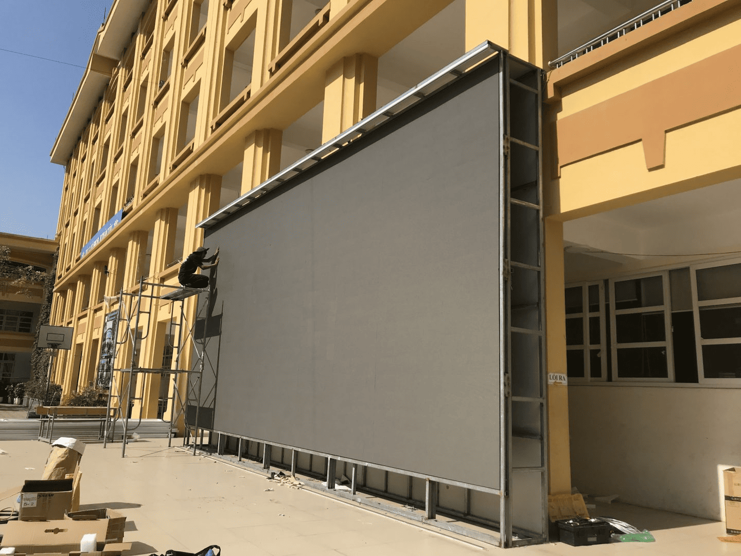 kich-thuoc-man-hinh-led-200-inch