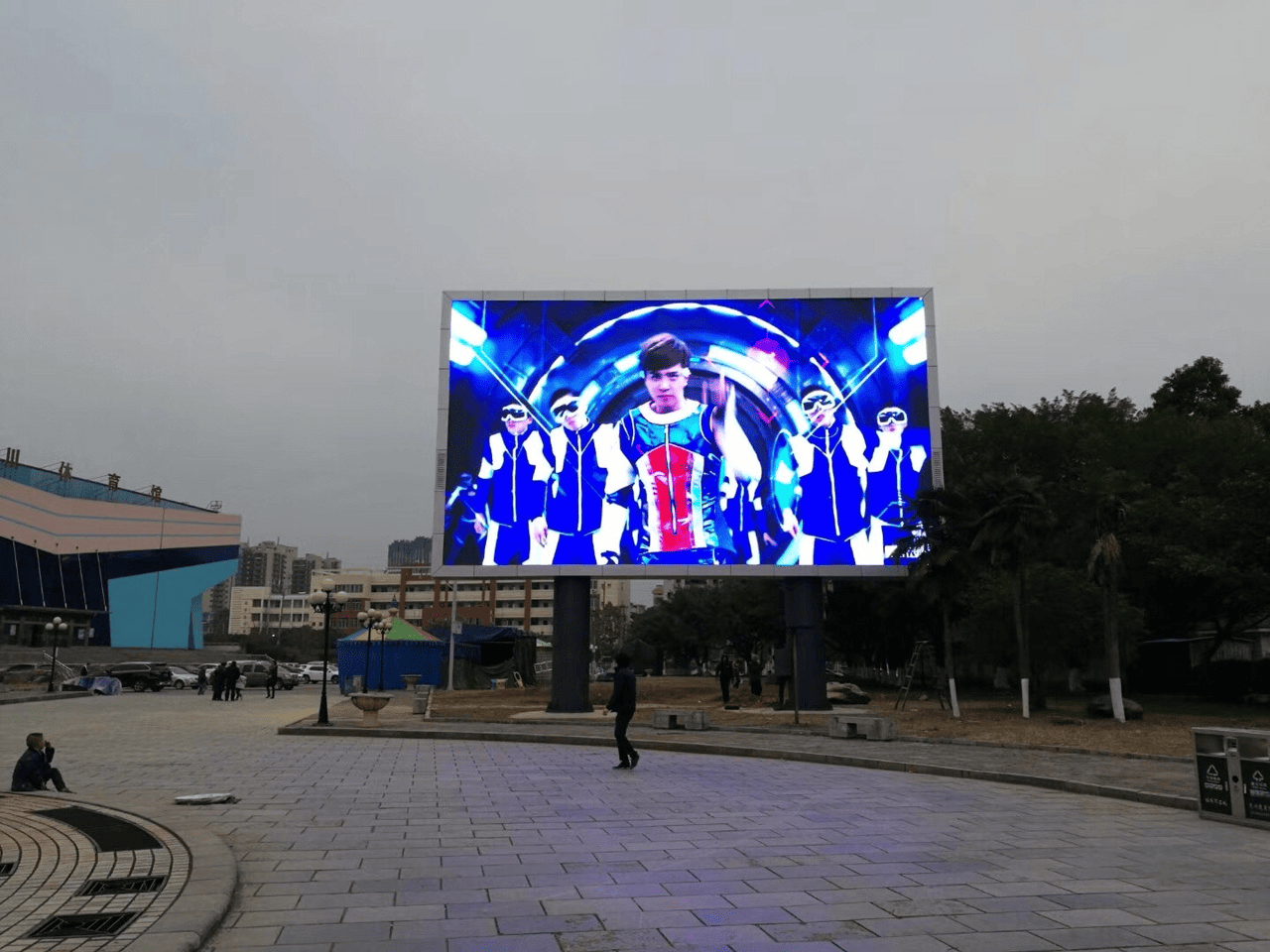 kich-thuoc-man-hinh-led-200-inch