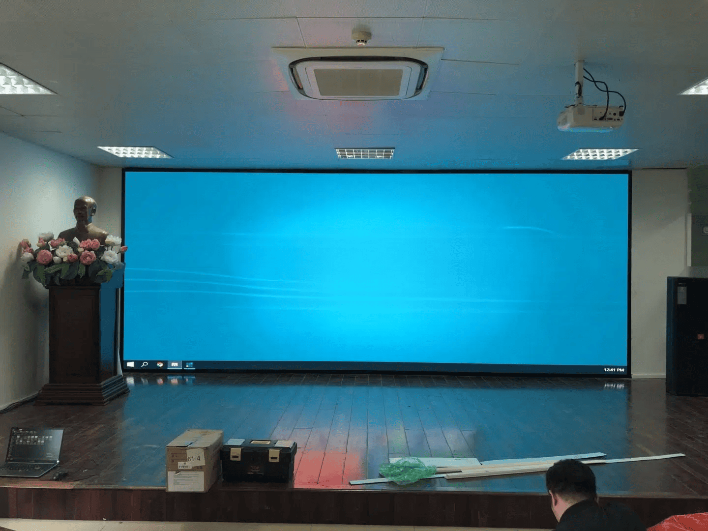 man-hinh-led-p2-trong-nha