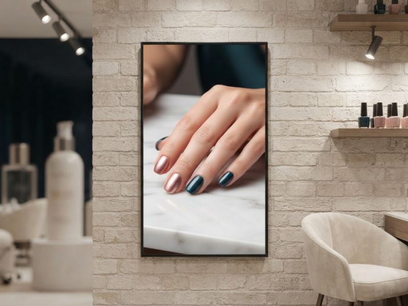 Không gian lắp đặt màn hình quảng cáo treo tường siêu mỏng 43 inch